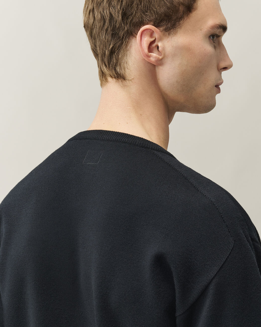 Crew neck merino wool felted / black ( col 999 )