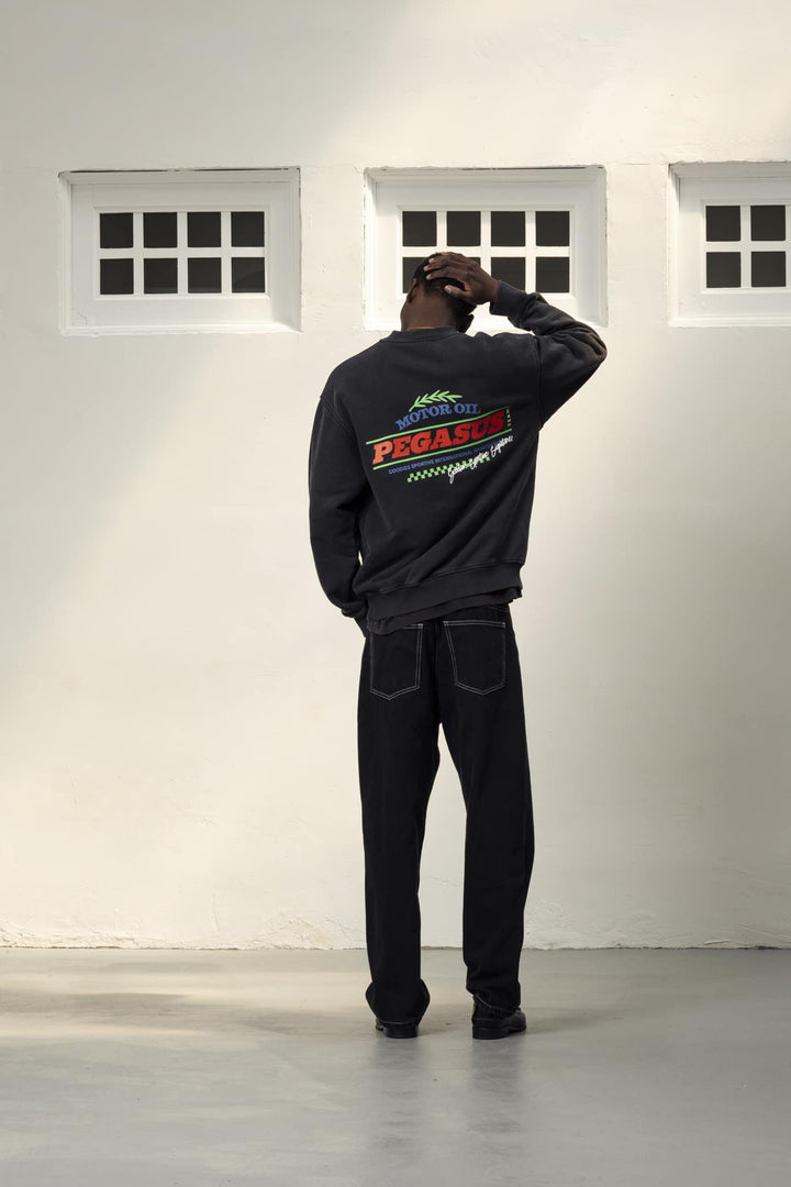 Zwarte crewneck met motorolie-opdruk