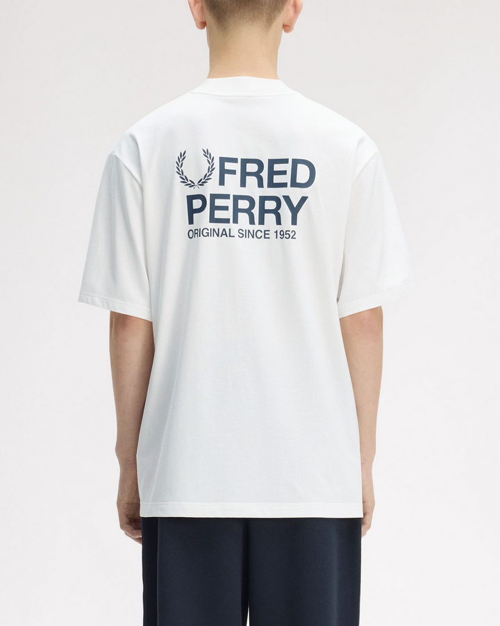 T-shirt Fred Perry Back Print – Snow White