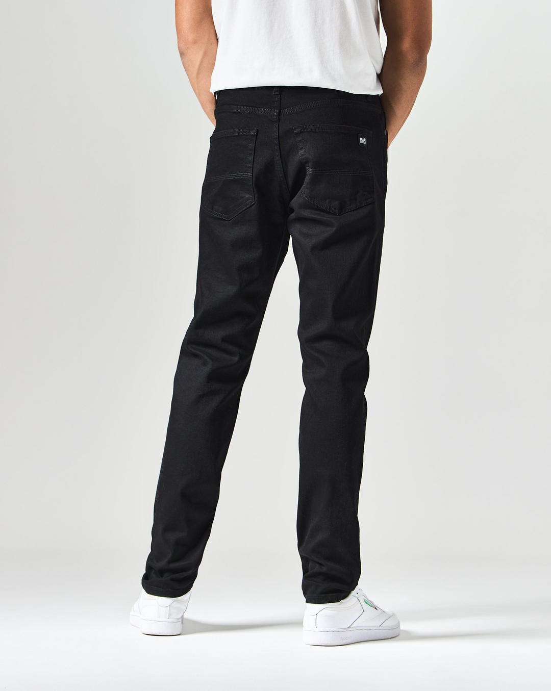 Jean Weekend Offender 444 Tapered – Black Denim