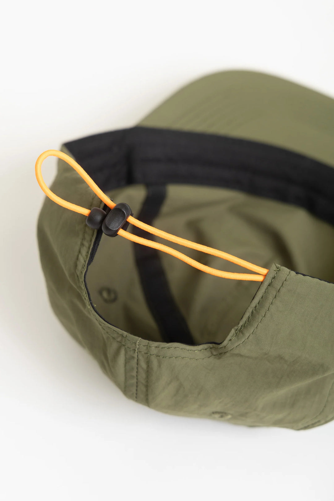 Nylon dove cap / olive