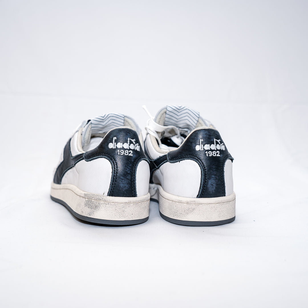 Prestige used - white/black
